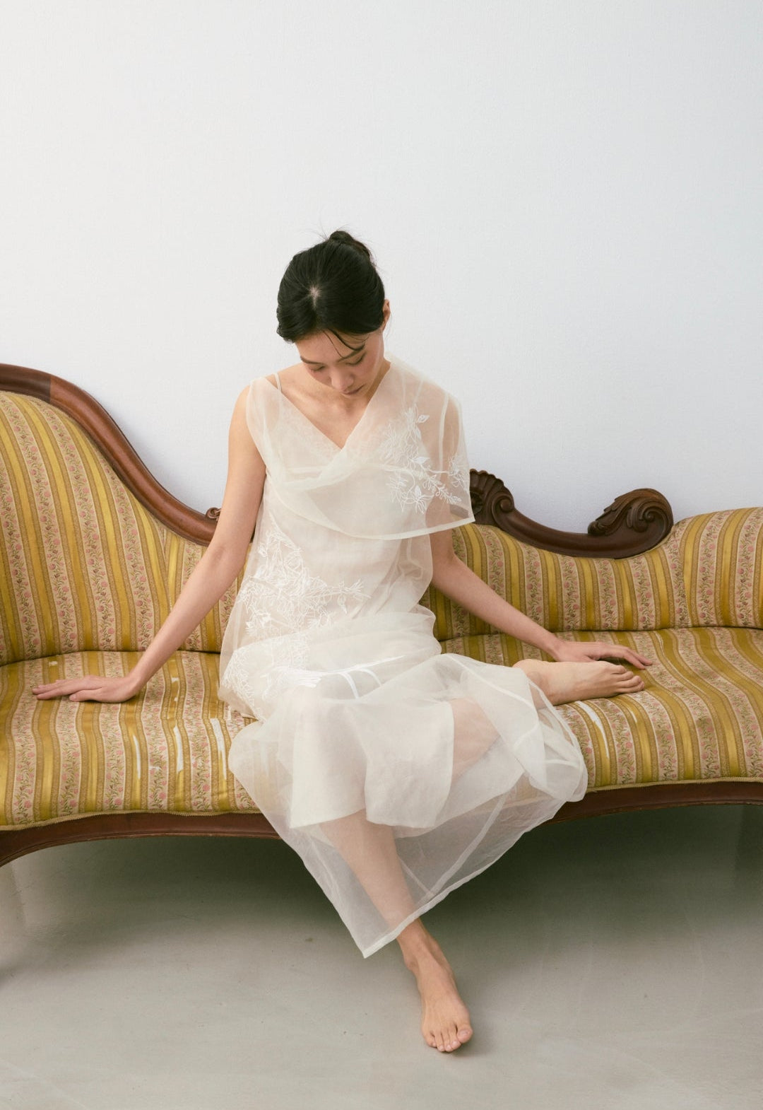羽藤刺繡斗篷洋裝 WISTERIA& BIRD CAPE DRES