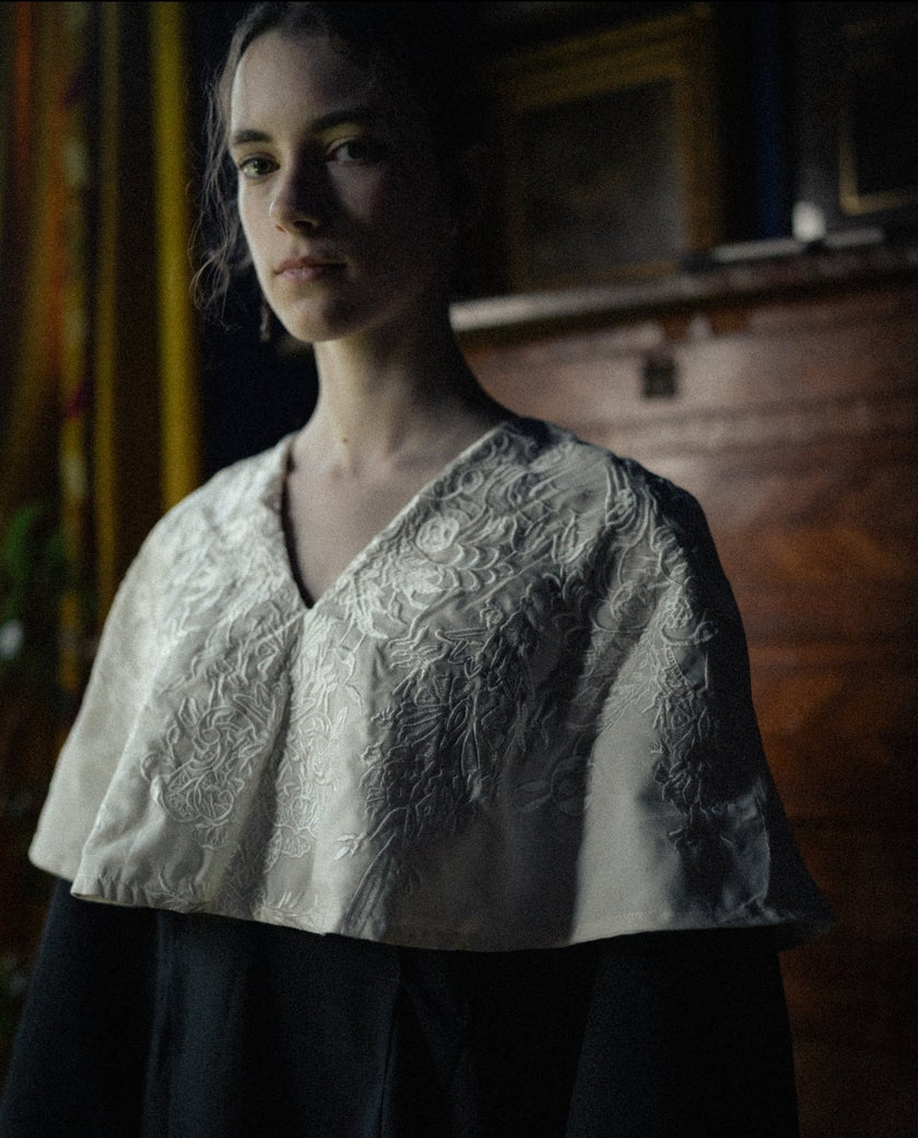雪紋夜刺繡斗篷洋裝 Dark Embroidery Cape Dress