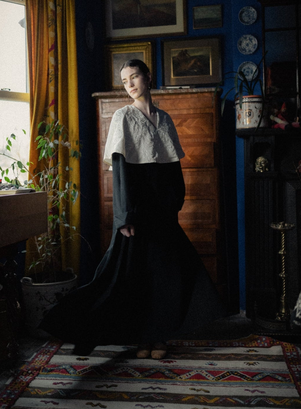 雪紋夜刺繡斗篷洋裝 Dark Embroidery Cape Dress