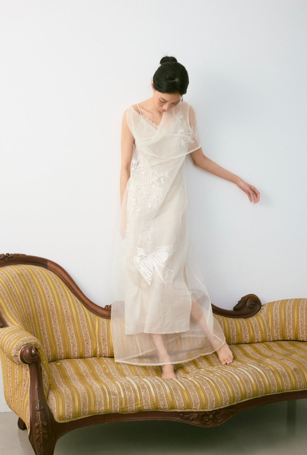 羽藤刺繡斗篷洋裝 WISTERIA& BIRD CAPE DRES