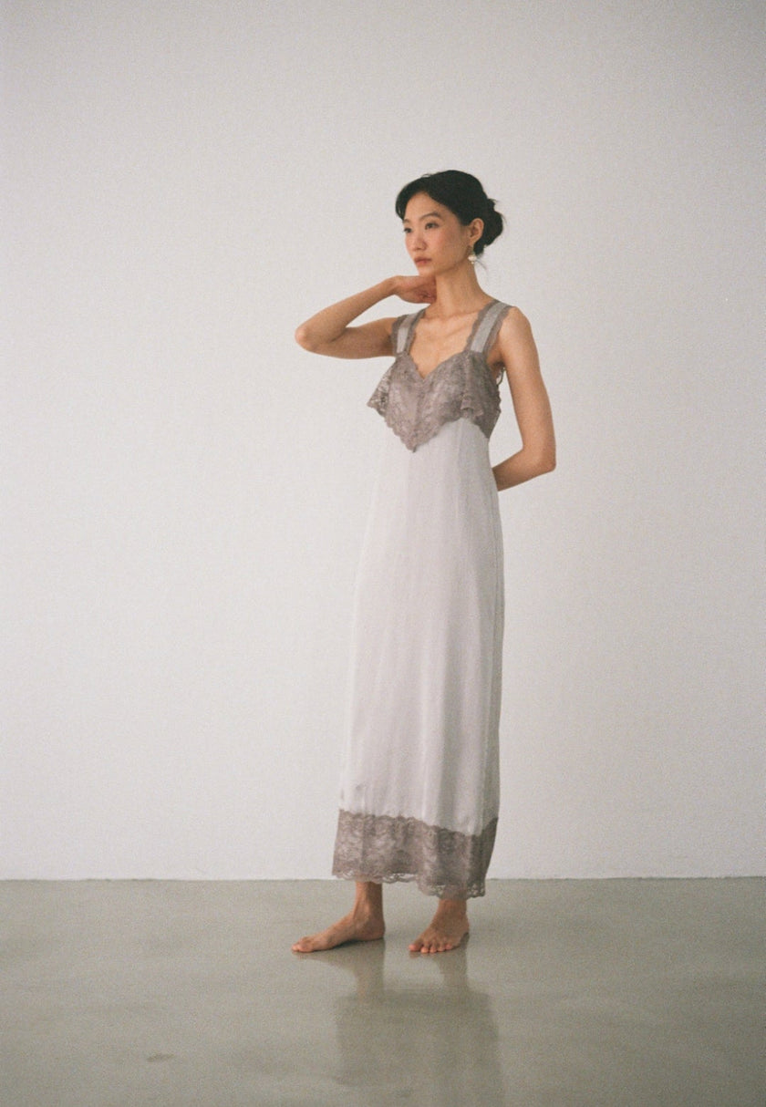 蕾絲絲緞洋裝 SILK LACE DRESS